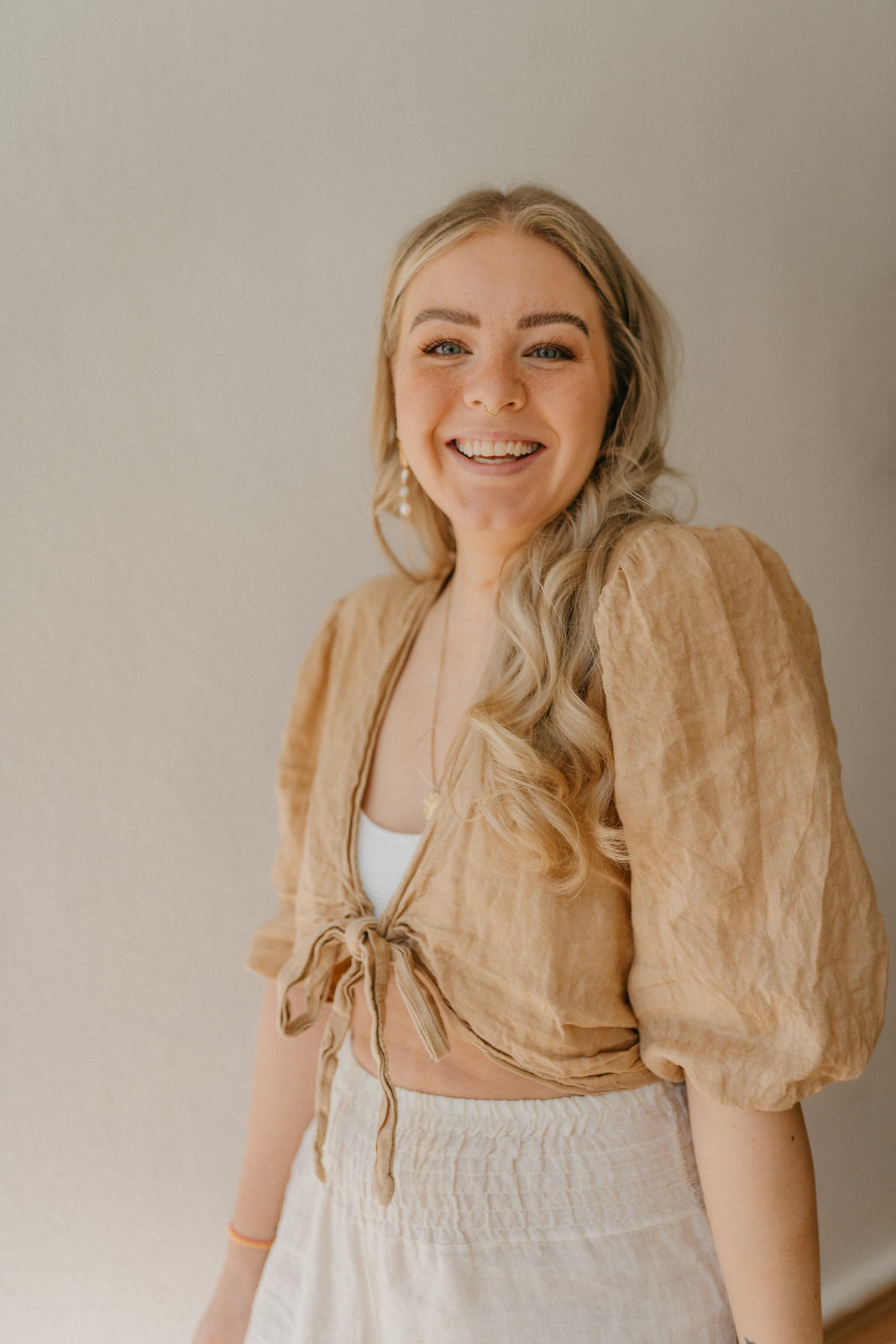 Personal Brand Portraits Lena Stamm Personal Brand Foto einer jungen Schmuck Designerin aus Essen