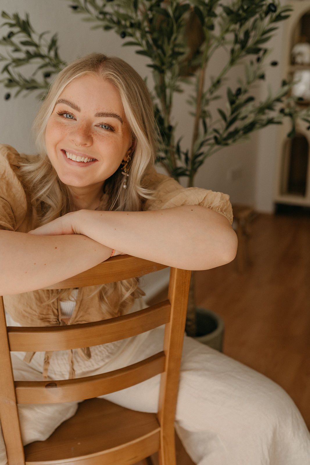 Personal Brand Fotoshooting Business Foto einer Schmuckdesignerin aus Essen